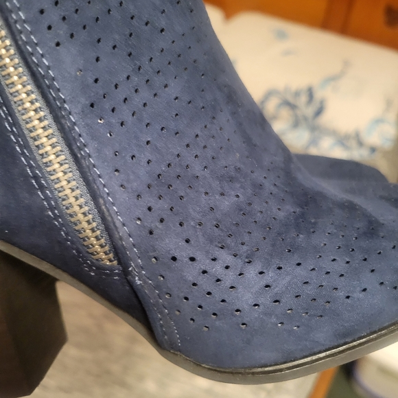 Blue Boots - Picture 4 of 6